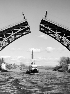 Das Boat And Bridge Wallpaper 240x320