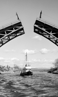 Boat And Bridge screenshot #1 240x400