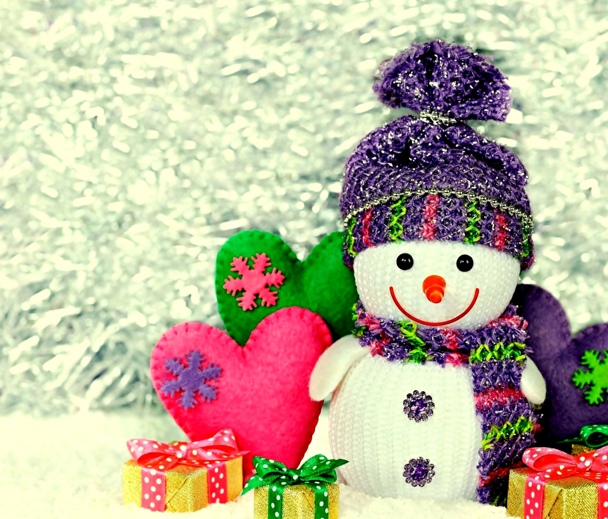 Обои Homemade Snowman with Gifts 1200x1024