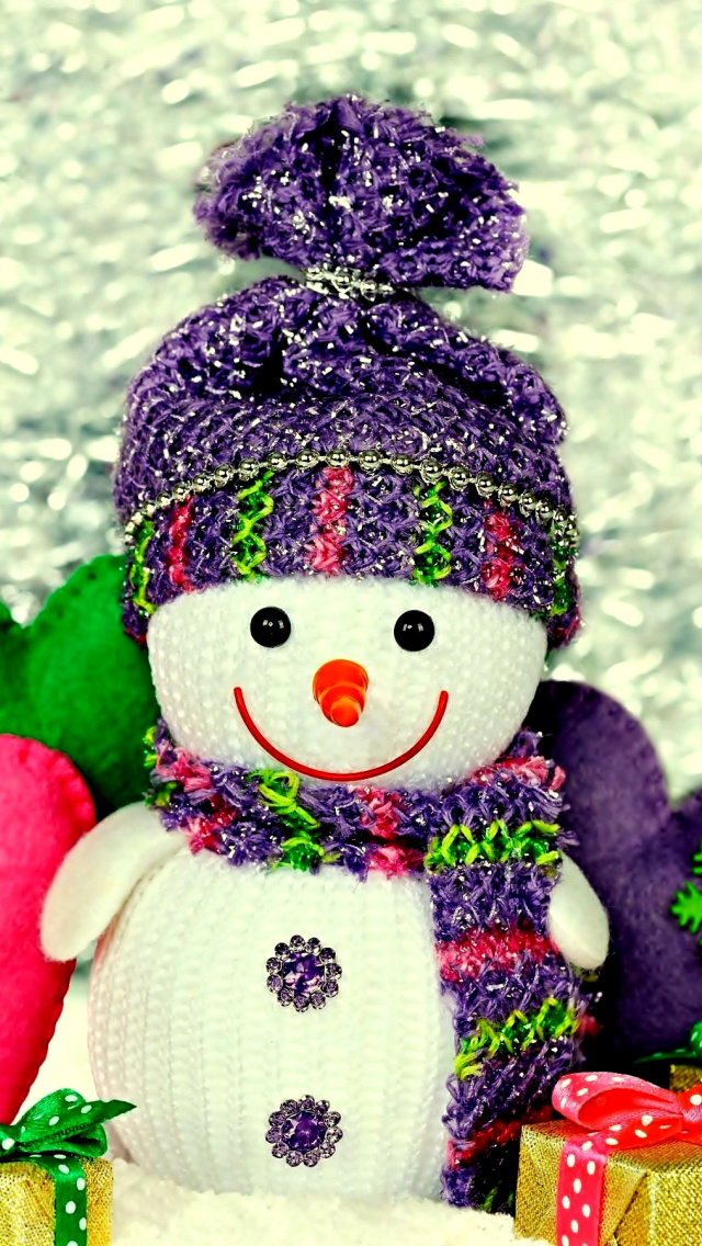 Das Homemade Snowman with Gifts Wallpaper 640x1136