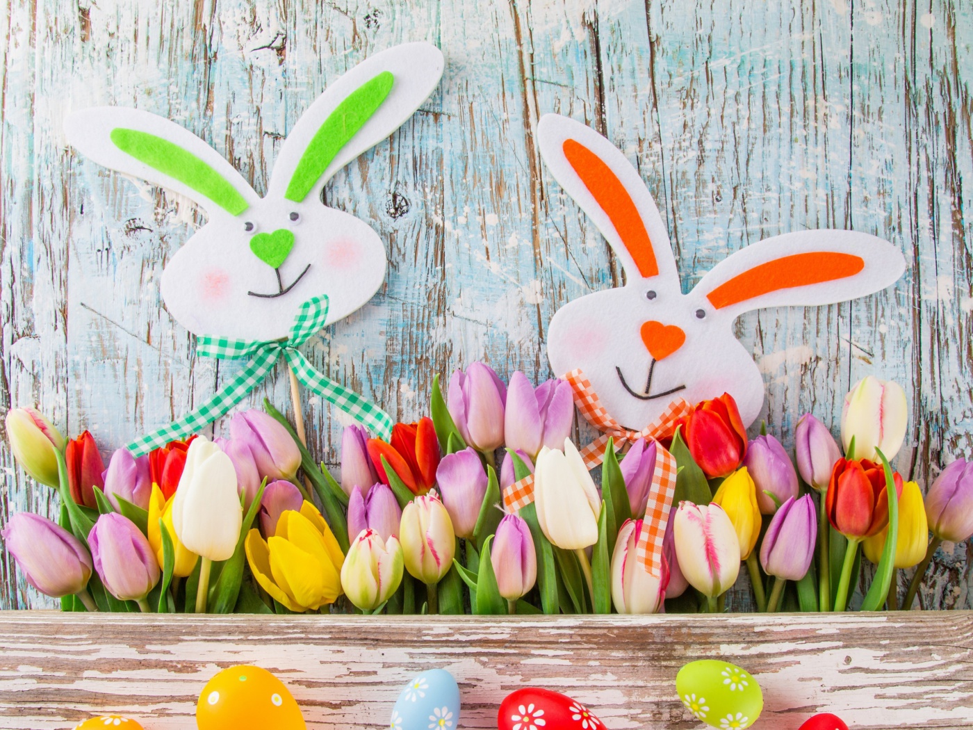 Fondo de pantalla Easter Tulips and Hares 1400x1050