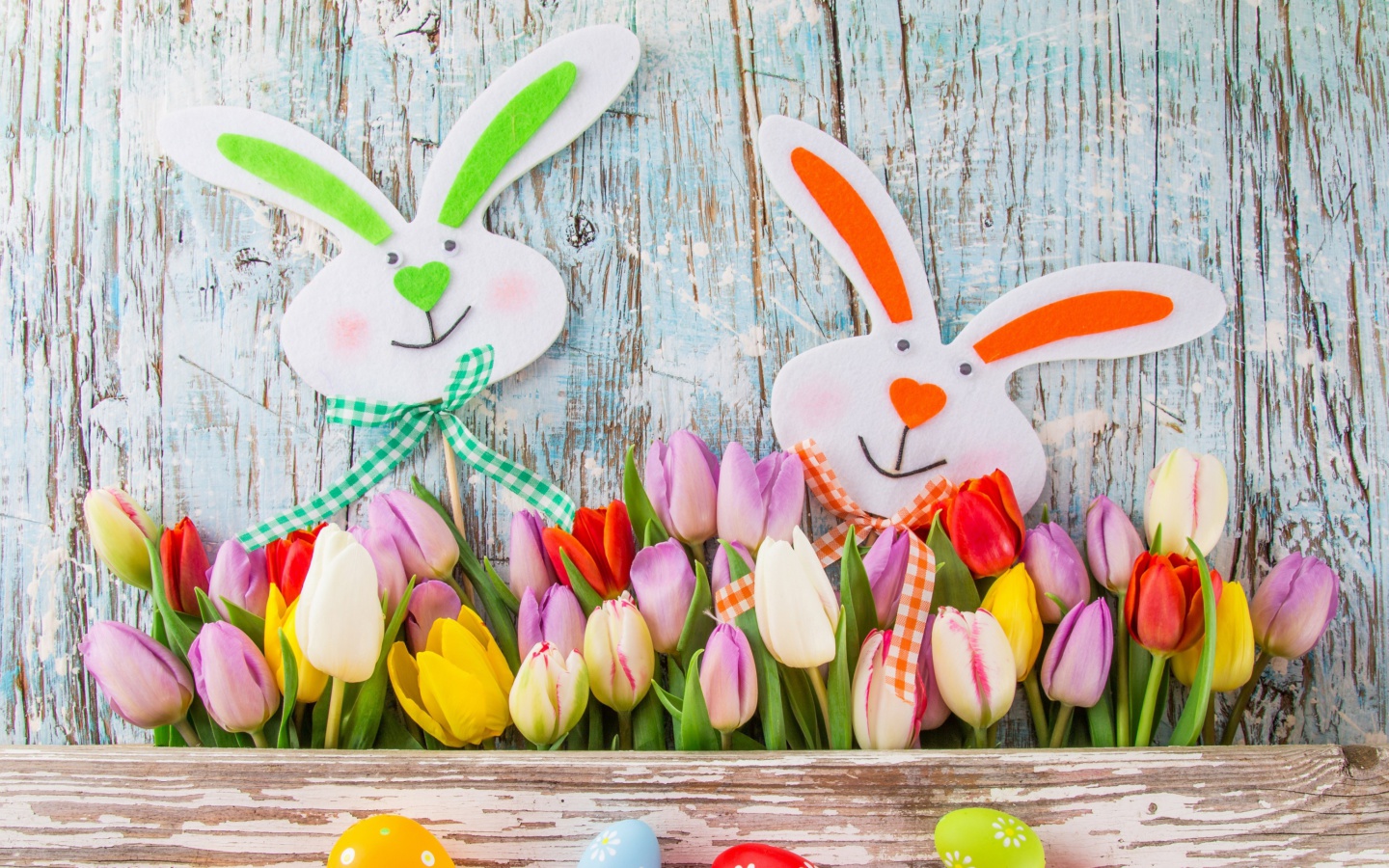 Fondo de pantalla Easter Tulips and Hares 1440x900