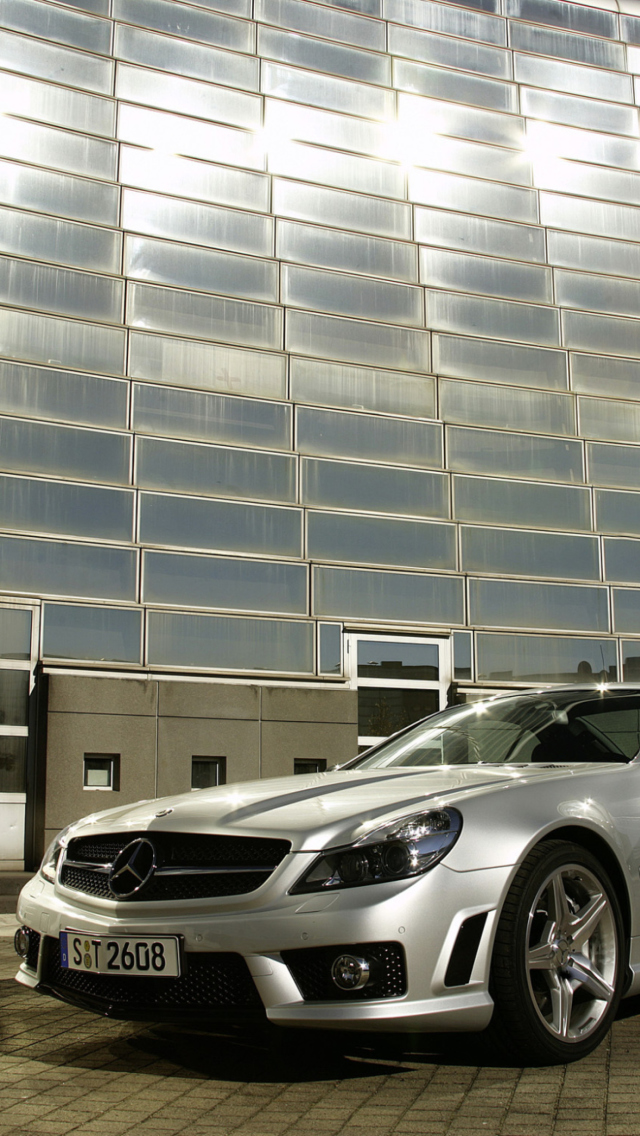 Screenshot №1 pro téma Mercedes Benz SL Class AMG 6.3 Liter V8 Engine 640x1136