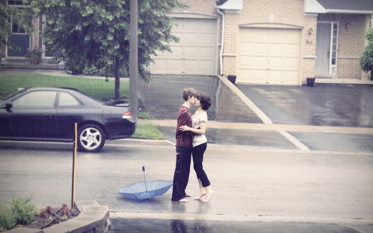 Das Kissing In The Rain Wallpaper 1280x800
