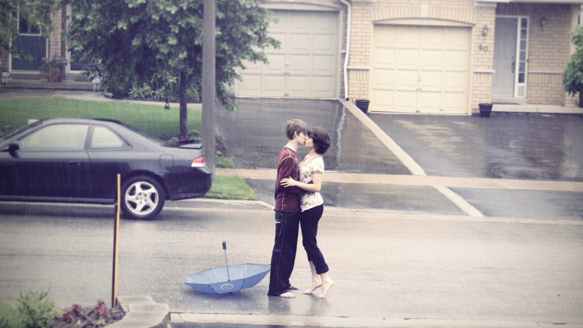 Fondo de pantalla Kissing In The Rain 1920x1080