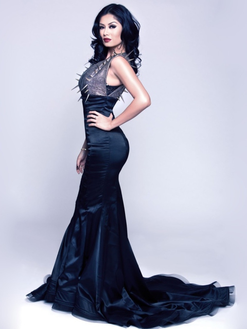 Обои Gorgeous Kim Lee In Black Dress 480x640