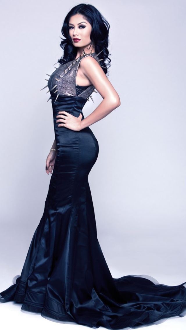 Sfondi Gorgeous Kim Lee In Black Dress 640x1136