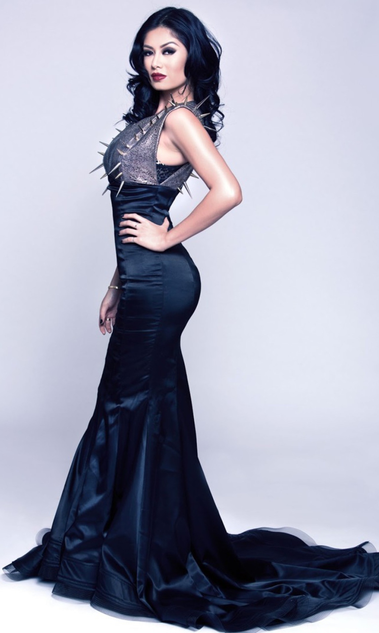 Sfondi Gorgeous Kim Lee In Black Dress 768x1280