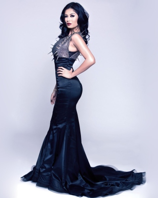 Gorgeous Kim Lee In Black Dress - Obrázkek zdarma pro iPhone 4S