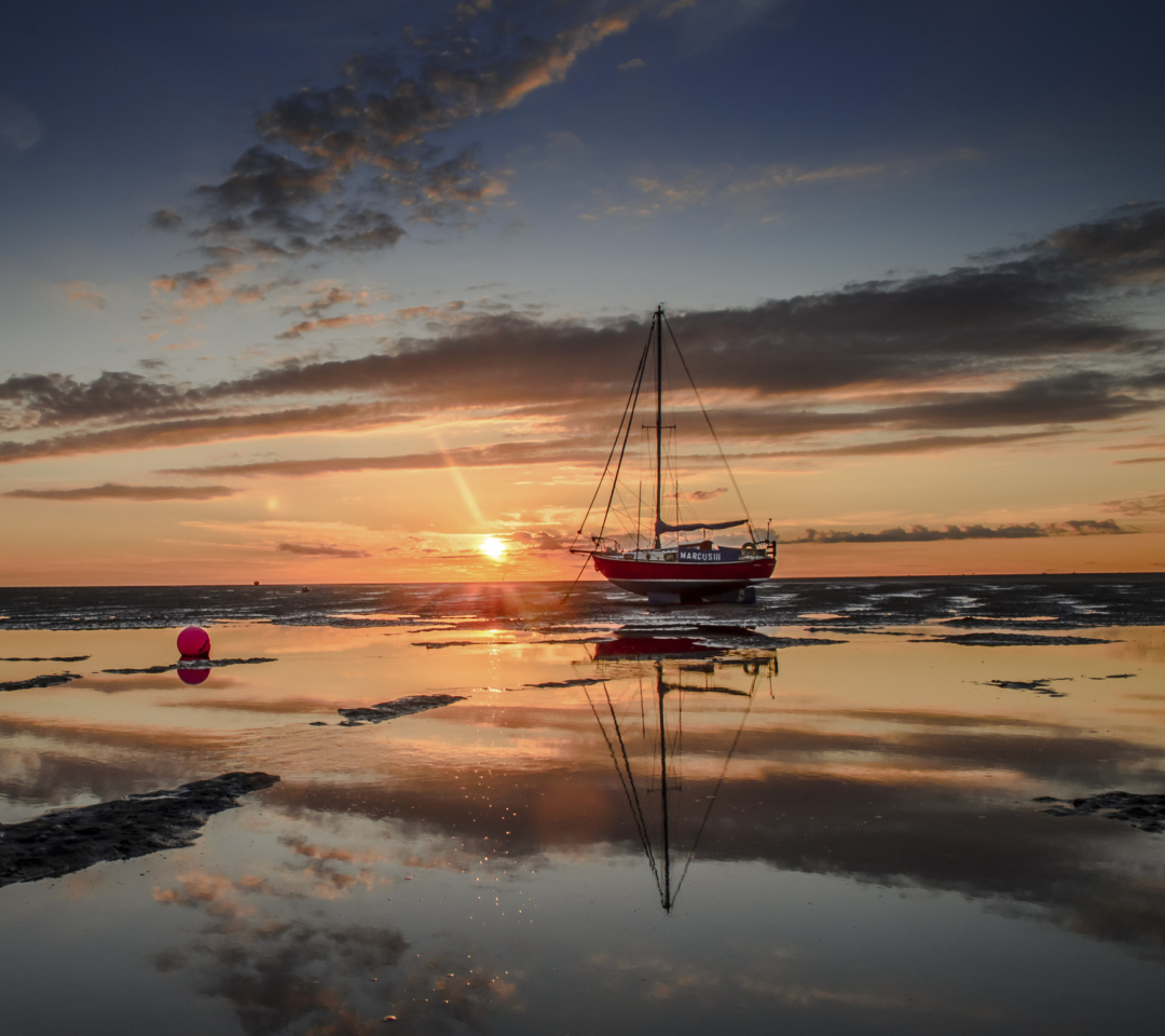 Обои Beautiful Boat At Sunset 1080x960