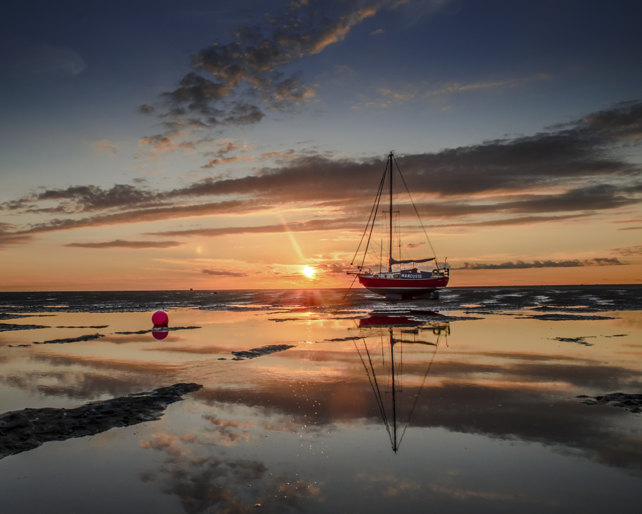 Обои Beautiful Boat At Sunset 1280x1024