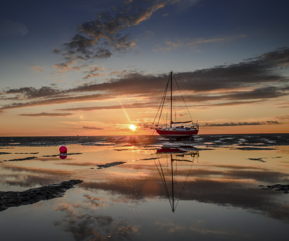 Das Beautiful Boat At Sunset Wallpaper 960x800