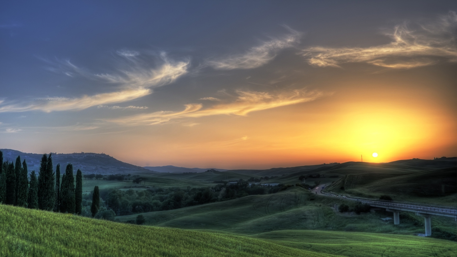 Sunset In Tuscany wallpaper 1600x900
