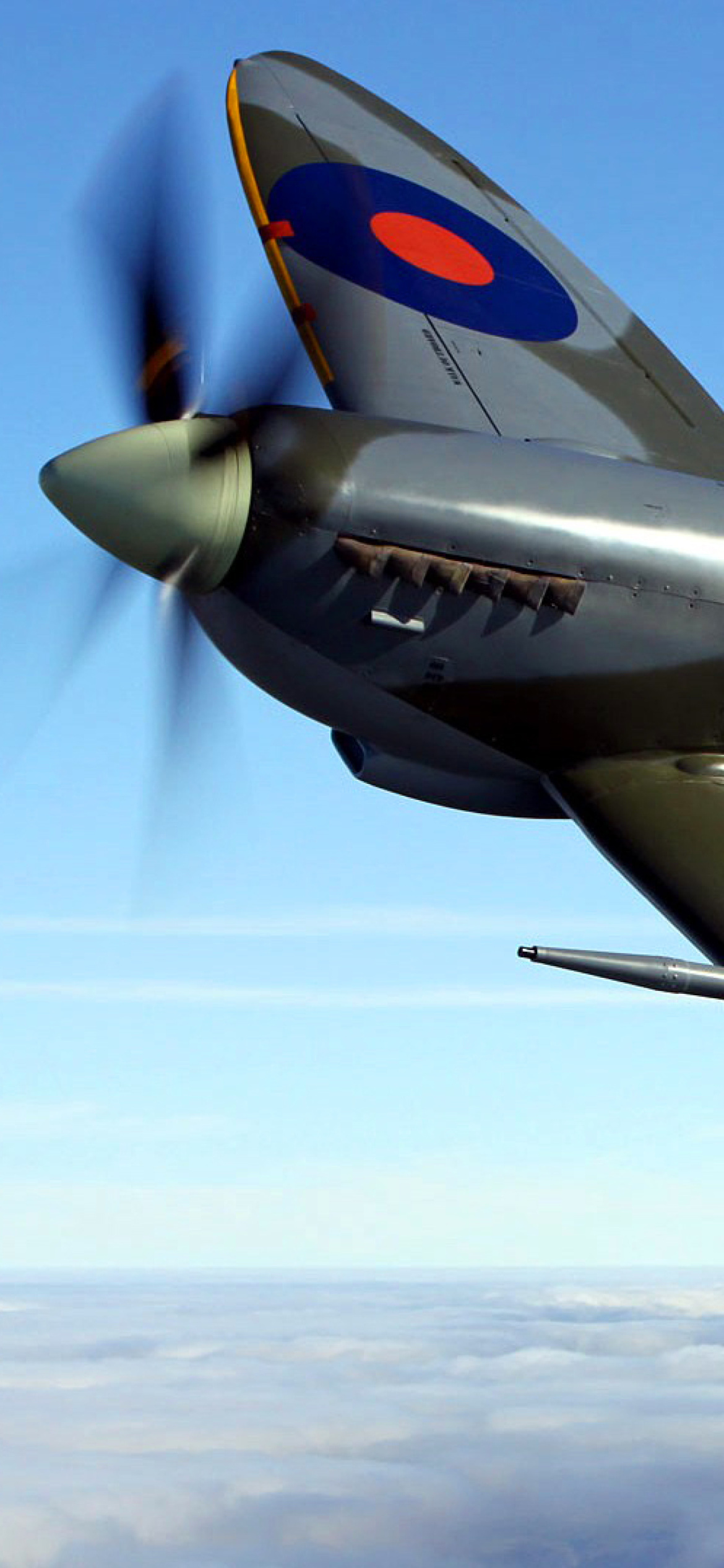 Обои Supermarine Spitfire 1170x2532