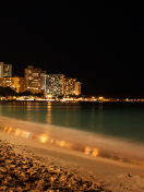 Das Waikiki Beach At Night Wallpaper 132x176
