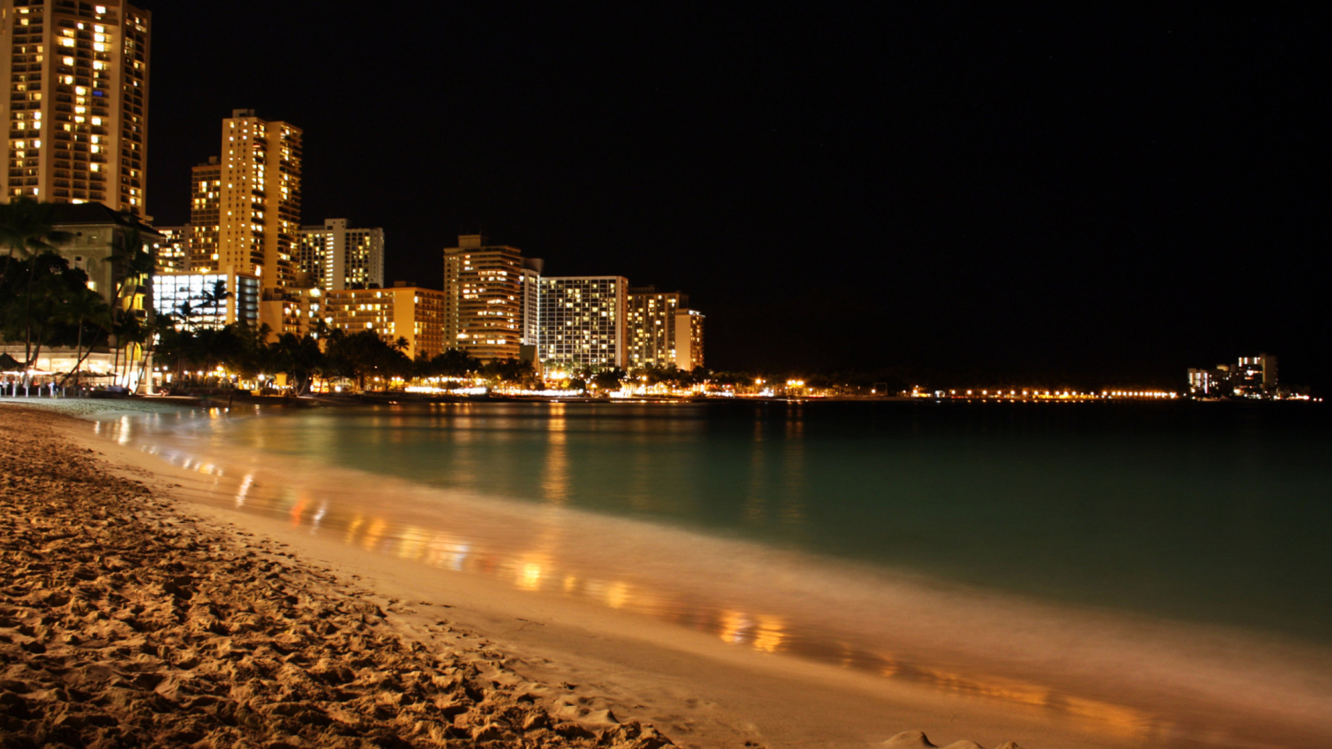 Screenshot №1 pro téma Waikiki Beach At Night 1920x1080