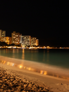 Das Waikiki Beach At Night Wallpaper 240x320