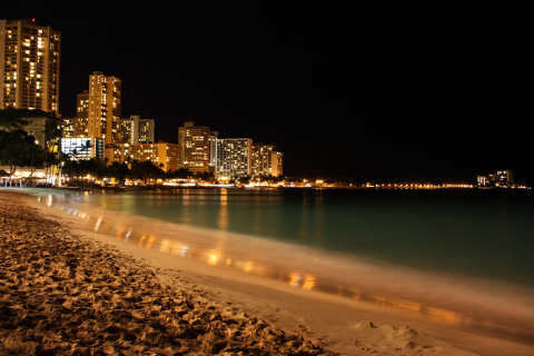 Fondo de pantalla Waikiki Beach At Night 480x320