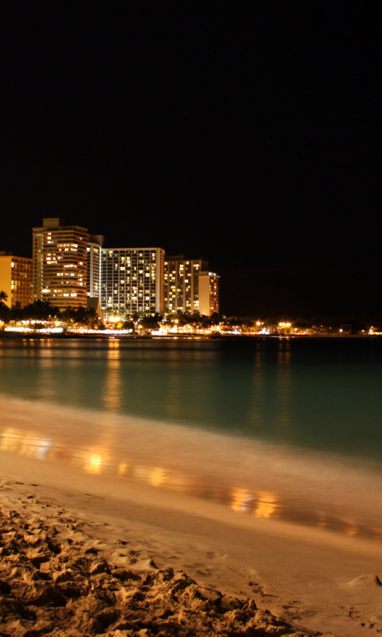 Sfondi Waikiki Beach At Night 768x1280