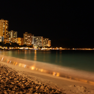 Kostenloses Waikiki Beach At Night Wallpaper für 208x208