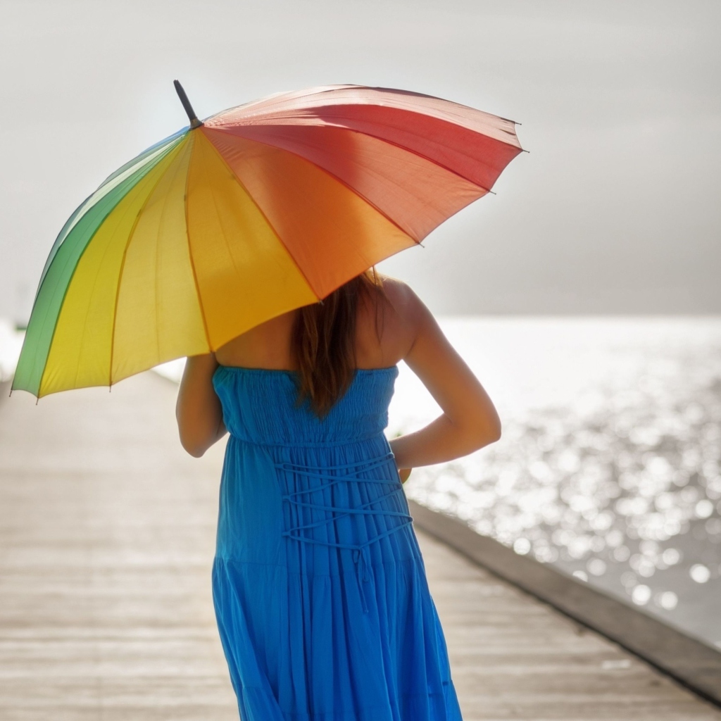 Fondo de pantalla Blue Dress And Rainbow Umbrella 1024x1024