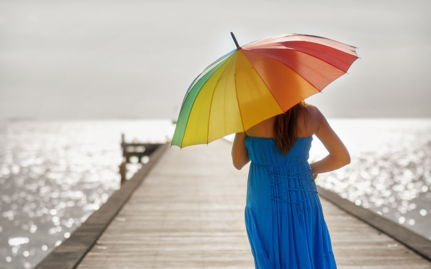 Screenshot №1 pro téma Blue Dress And Rainbow Umbrella 1440x900