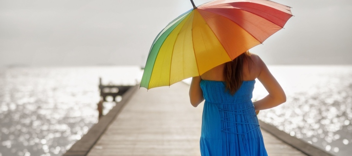 Fondo de pantalla Blue Dress And Rainbow Umbrella 720x320