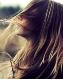 Screenshot №1 pro téma Beautiful Girl With Wind In Her Hair 128x160