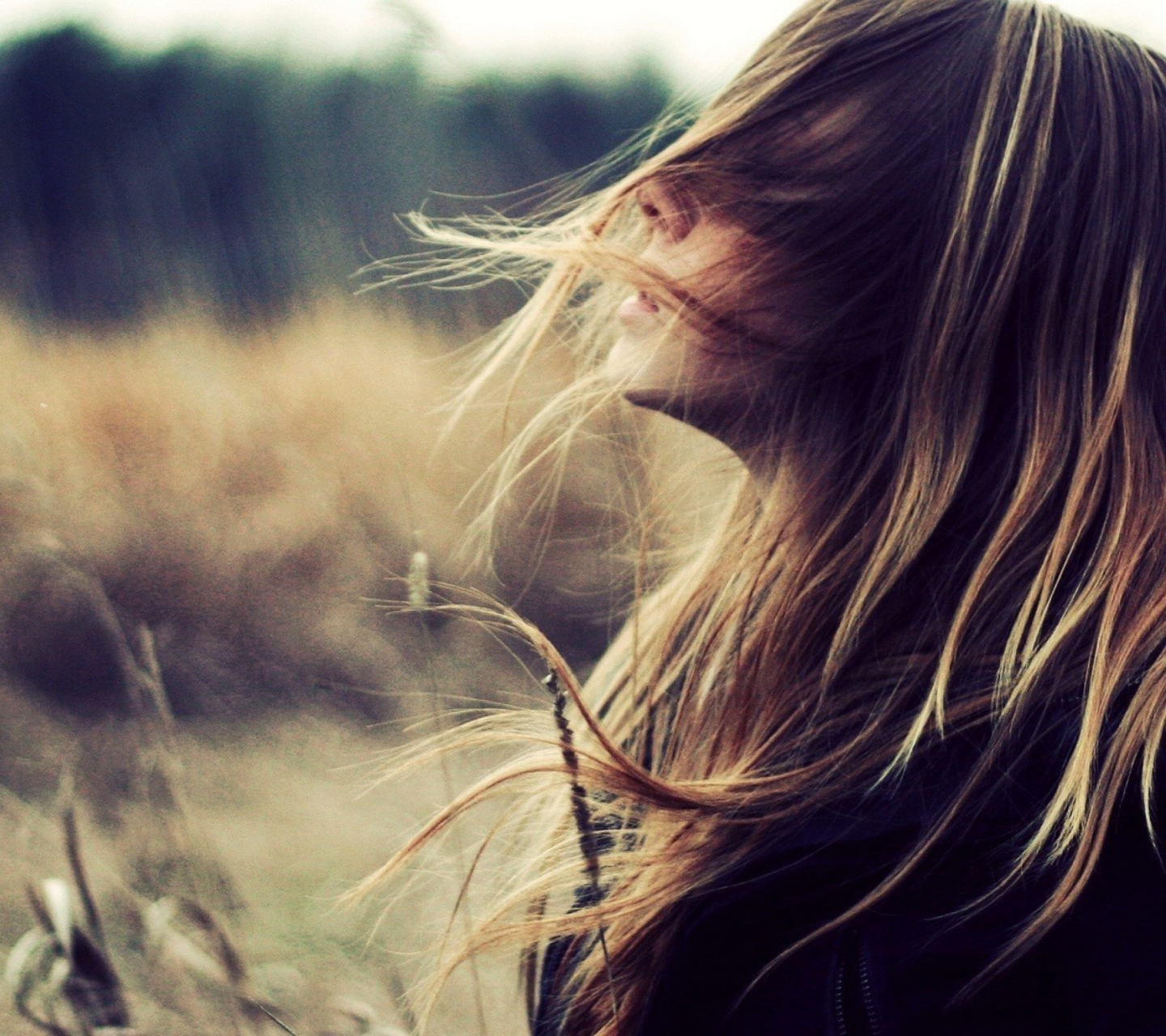 Beautiful Girl With Wind In Her Hair screenshot #1 1440x1280