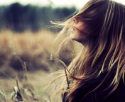 Das Beautiful Girl With Wind In Her Hair Wallpaper 176x144