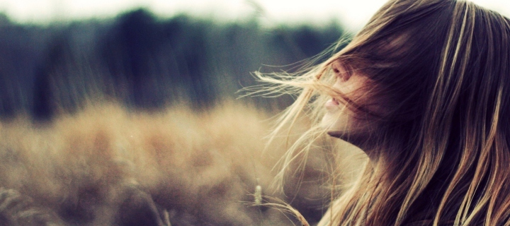 Beautiful Girl With Wind In Her Hair screenshot #1 720x320
