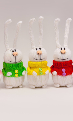 Fondo de pantalla Knitted Bunnies In Colorful Sweaters 240x400