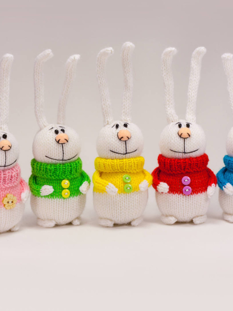 Fondo de pantalla Knitted Bunnies In Colorful Sweaters 480x640
