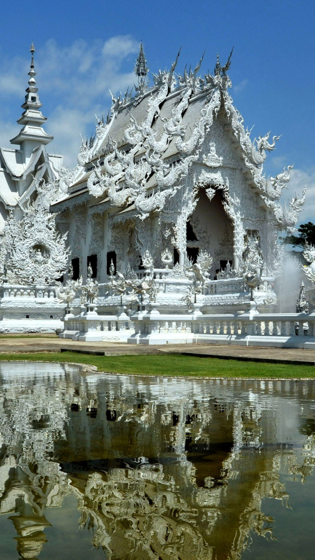 Обои Wat Rong Khun 640x1136