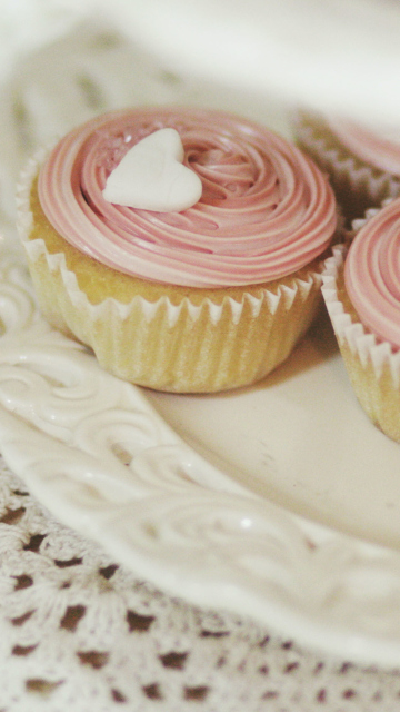 Das Hearty Cupcake Wallpaper 360x640