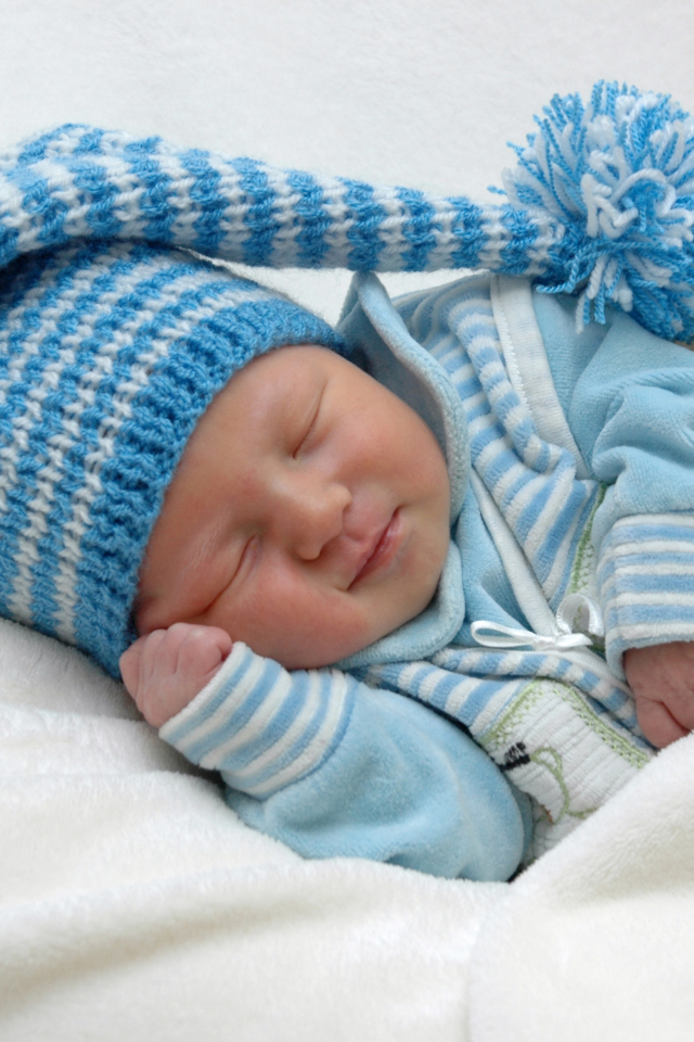 Das Happy Baby Sleeping Wallpaper 640x960