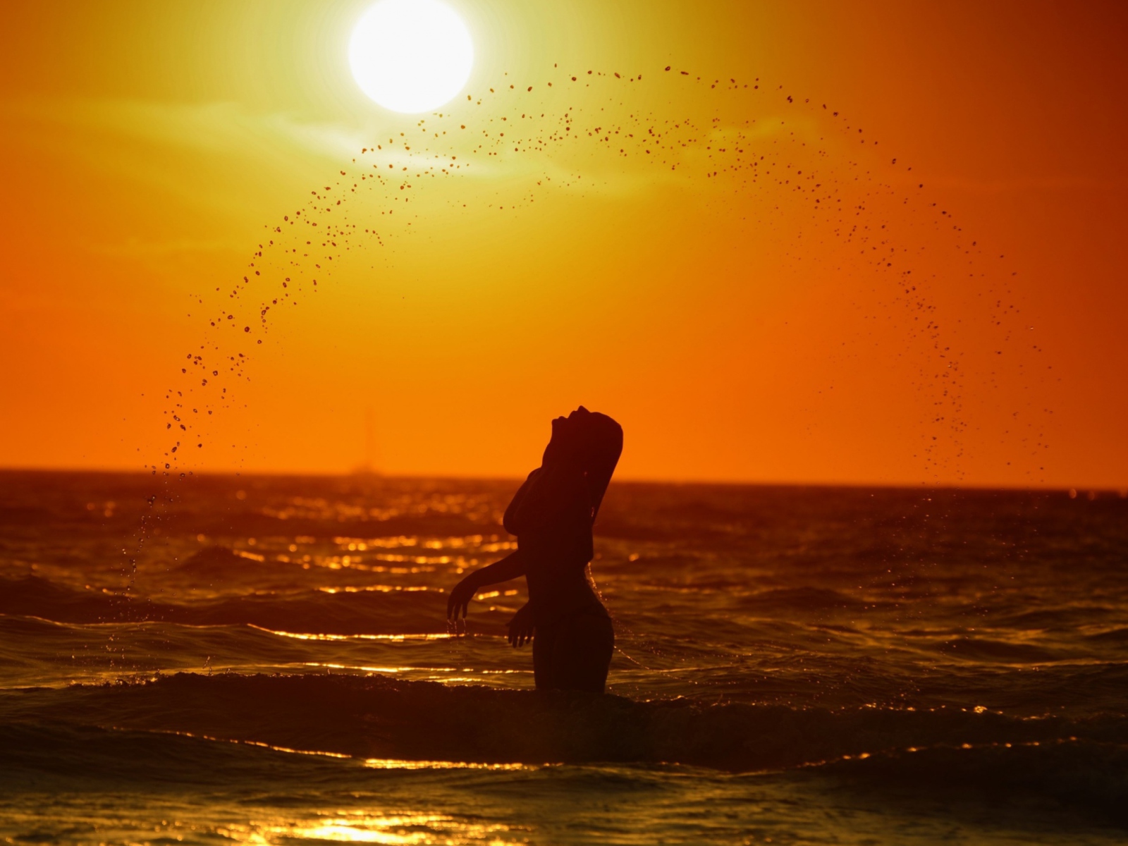 Girl In Ocean screenshot #1 1600x1200