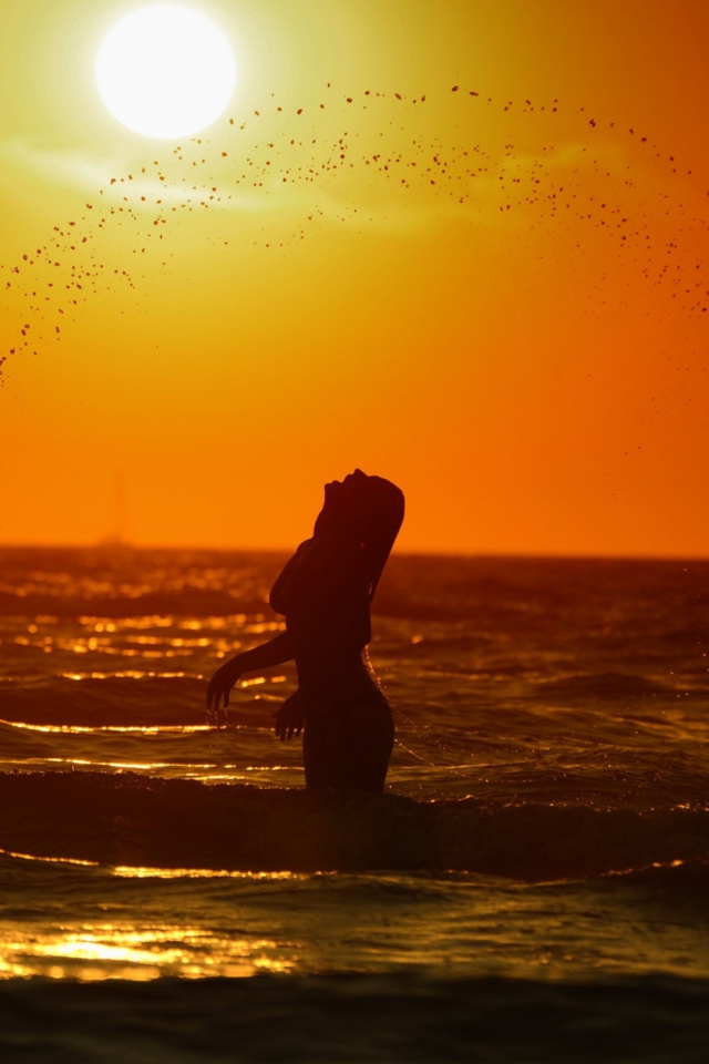 Girl In Ocean wallpaper 640x960