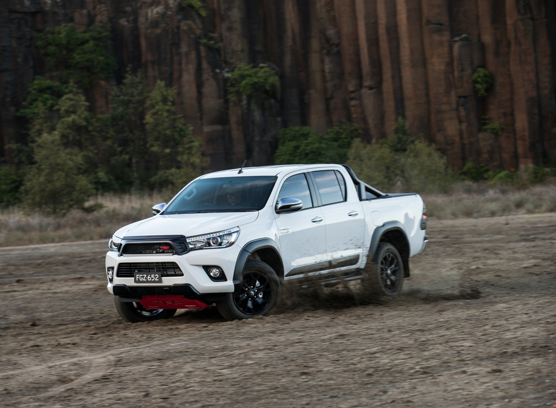 Обои Toyota HiLux TRD 1920x1408