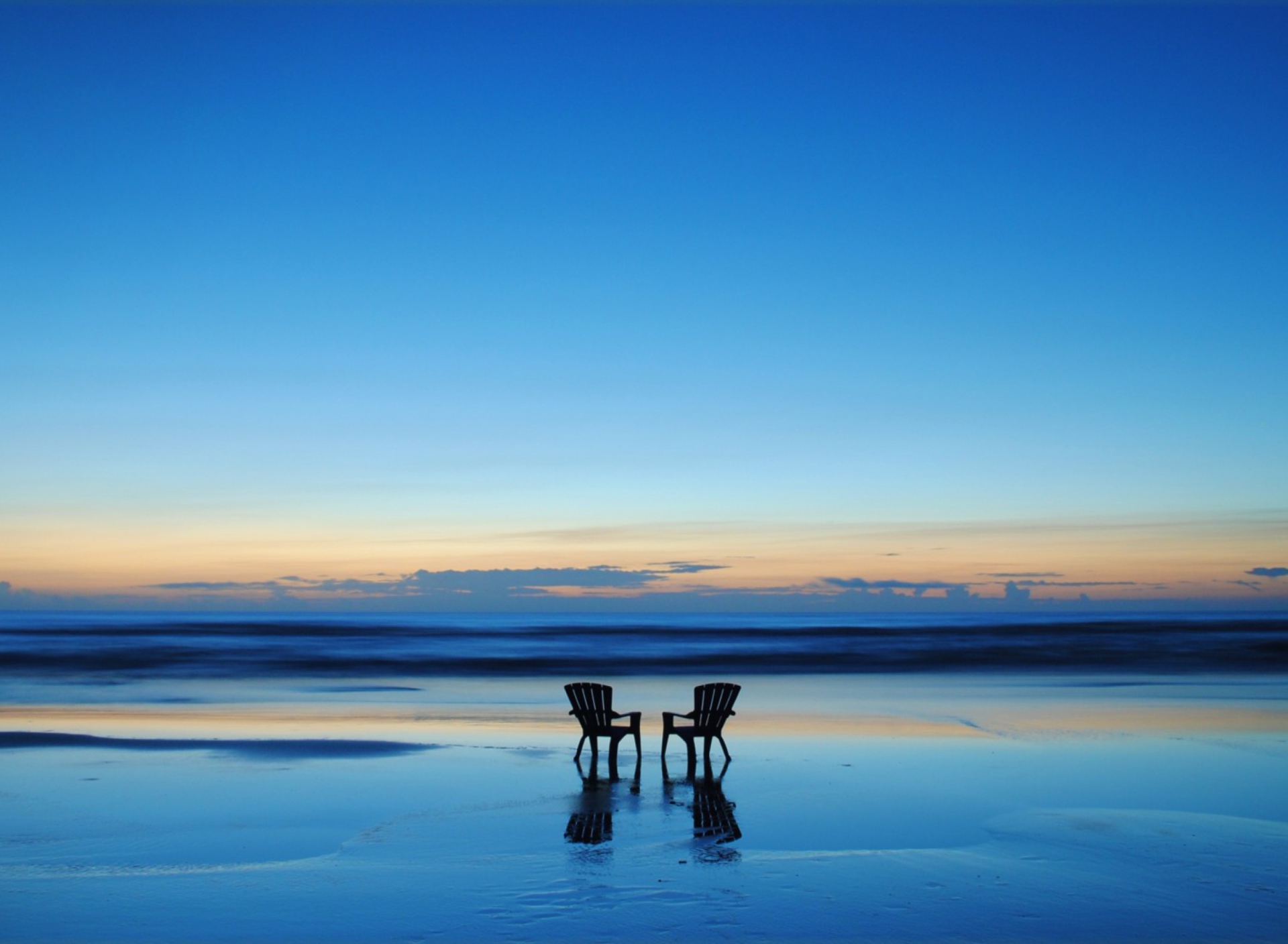 Обои Beach Chairs For Couple At Sunset 1920x1408