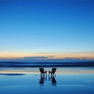 Kostenloses Beach Chairs For Couple At Sunset Wallpaper für 1024x1024