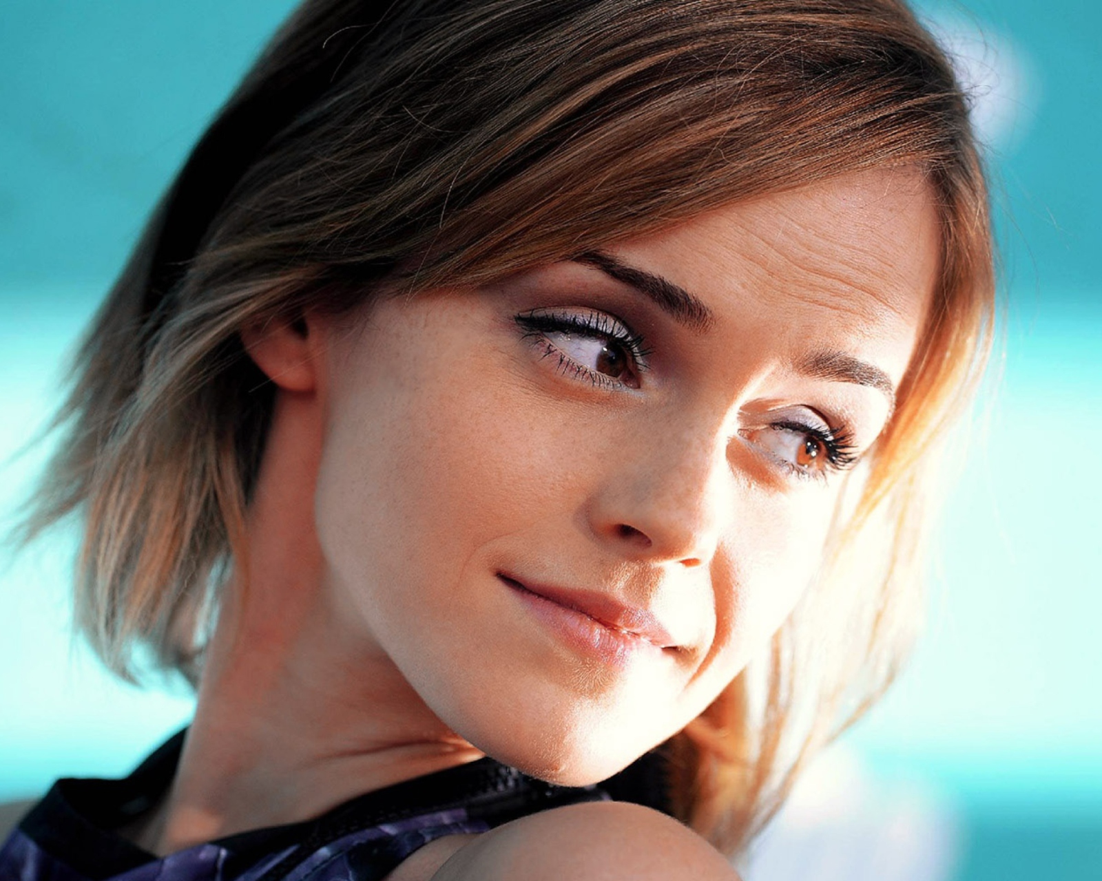 Sweet Emma Watson wallpaper 1600x1280
