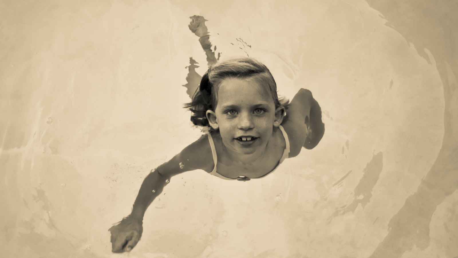 Swim Across The World wallpaper 1600x900