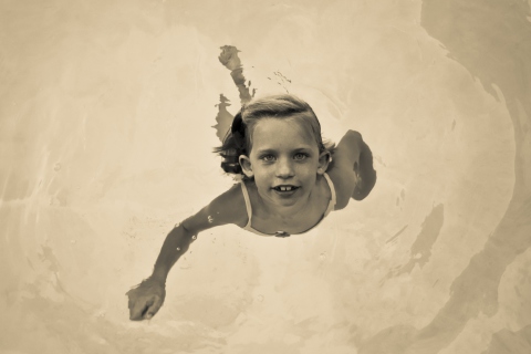 Swim Across The World wallpaper 480x320