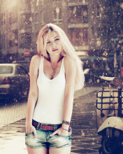 Blonde In The Rain screenshot #1 176x220