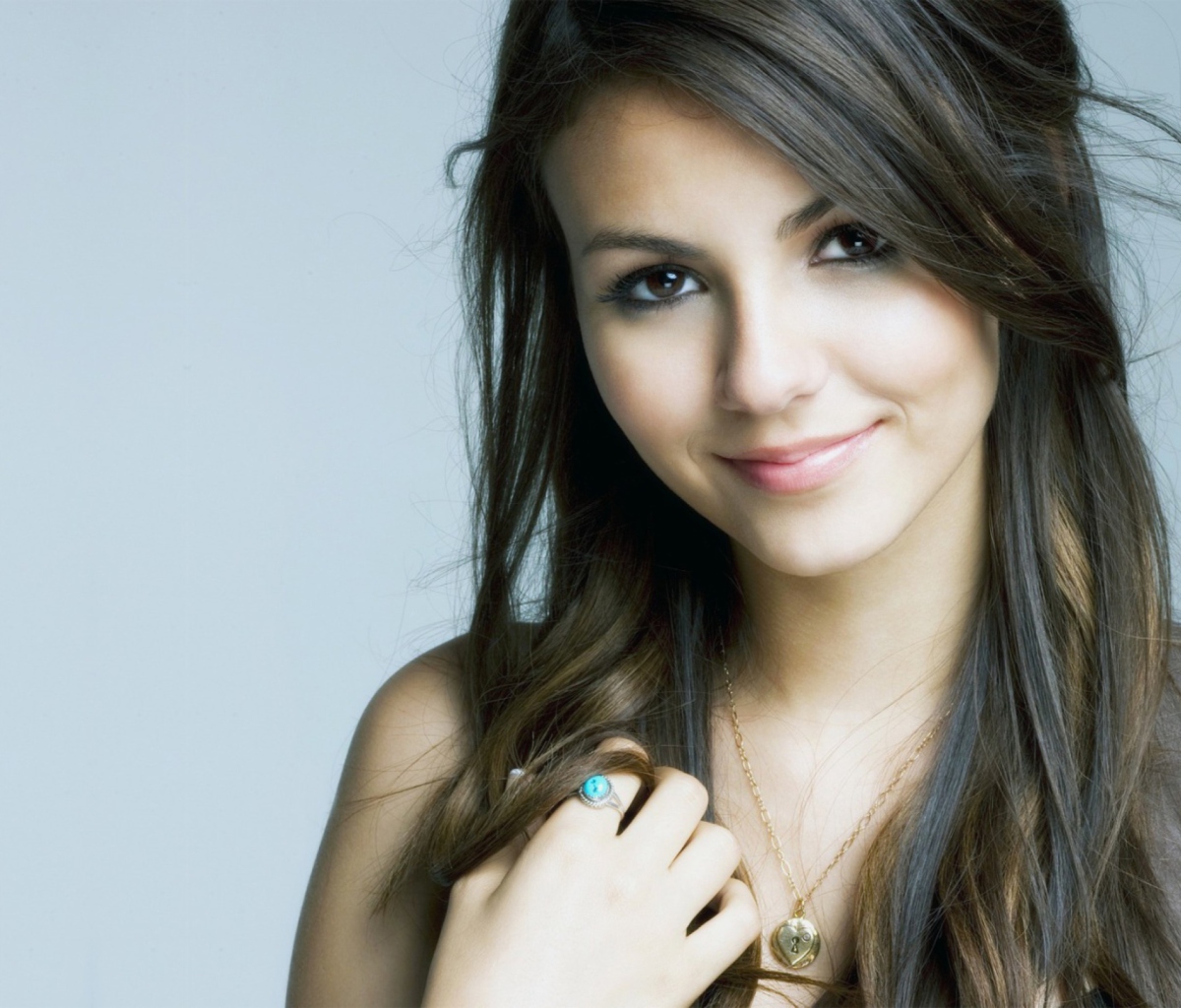 Victoria Justice wallpaper 1200x1024