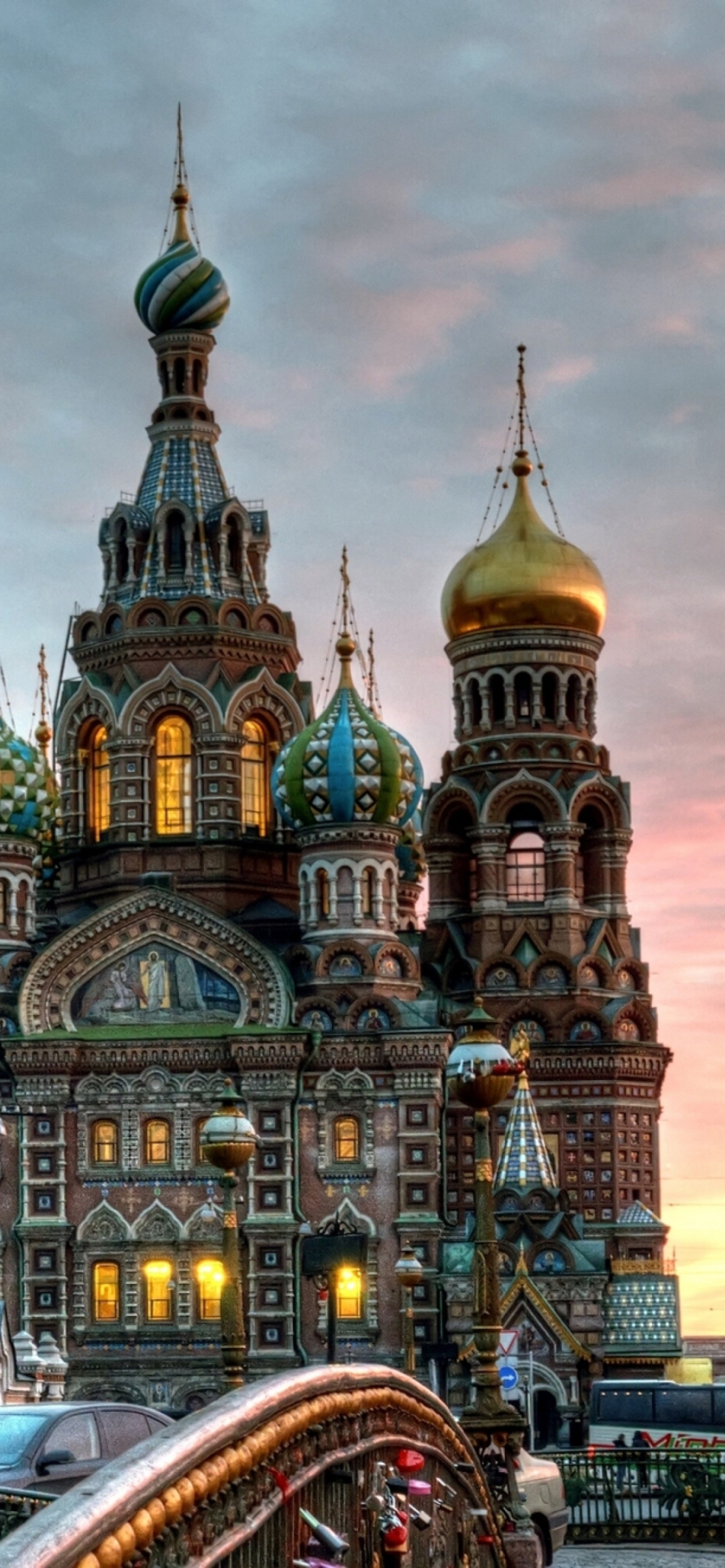 Church In Saint-Petersburg wallpaper 1170x2532