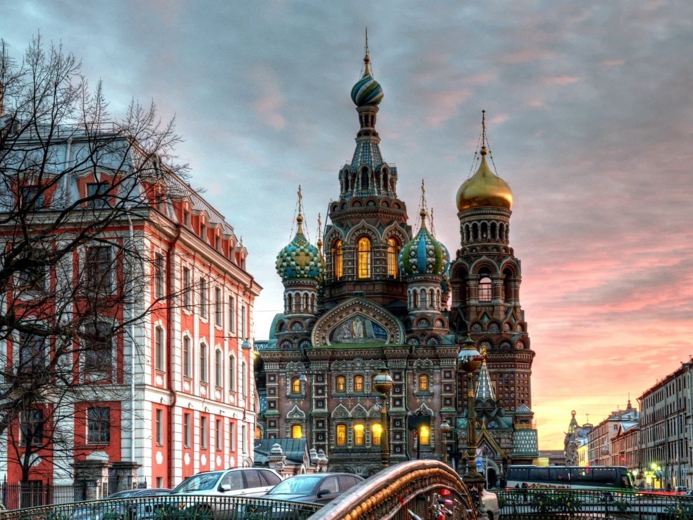 Church In Saint-Petersburg wallpaper 1400x1050