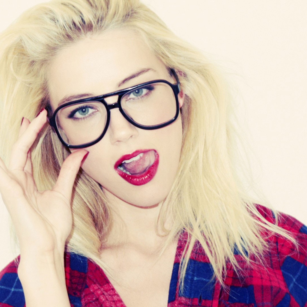 Das Blonde In Black Glasses Wallpaper 1024x1024