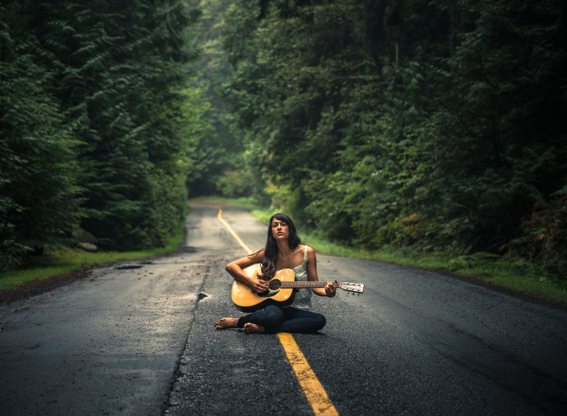 Girl Playing Guitar On Countryside Road wallpaper 1920x1408